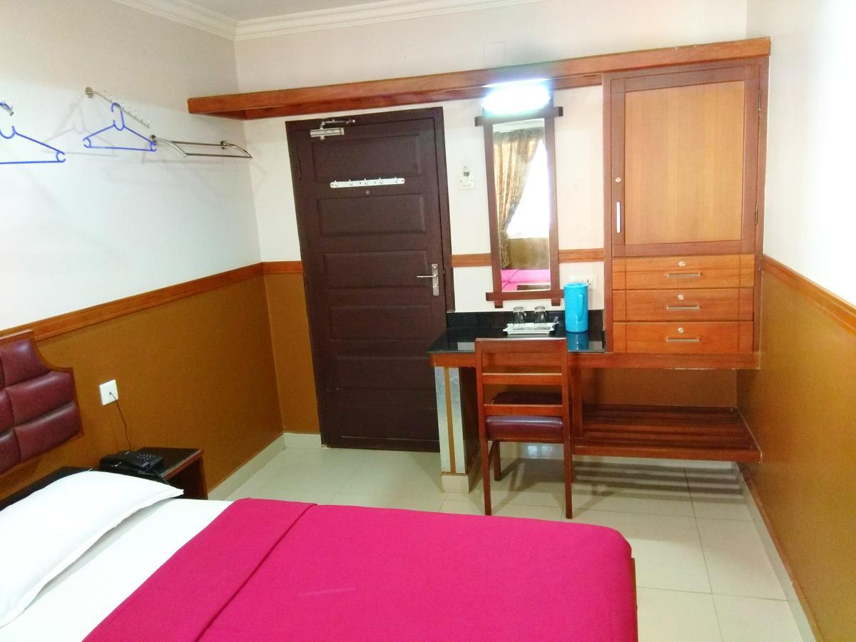 Hotel Maple Regency Kochi Luaran gambar